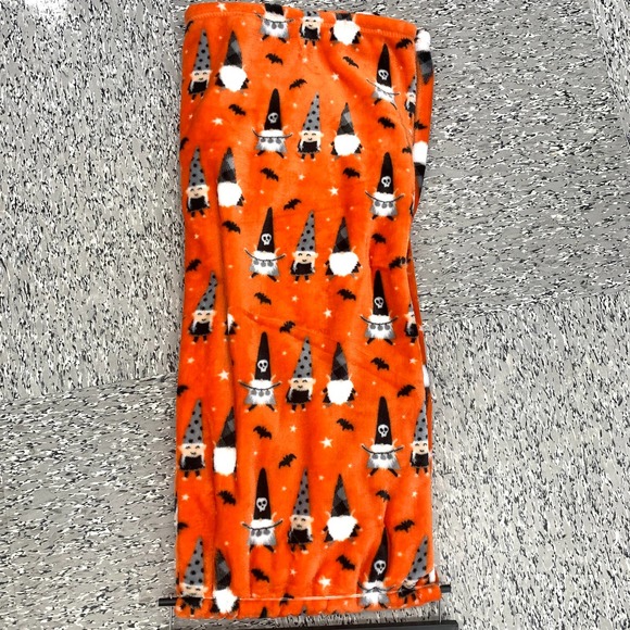 Berskshire Halloween Gnomes Bats Stars Decorative Plush Throw Blanket Spooky NEW - Picture 7 of 10